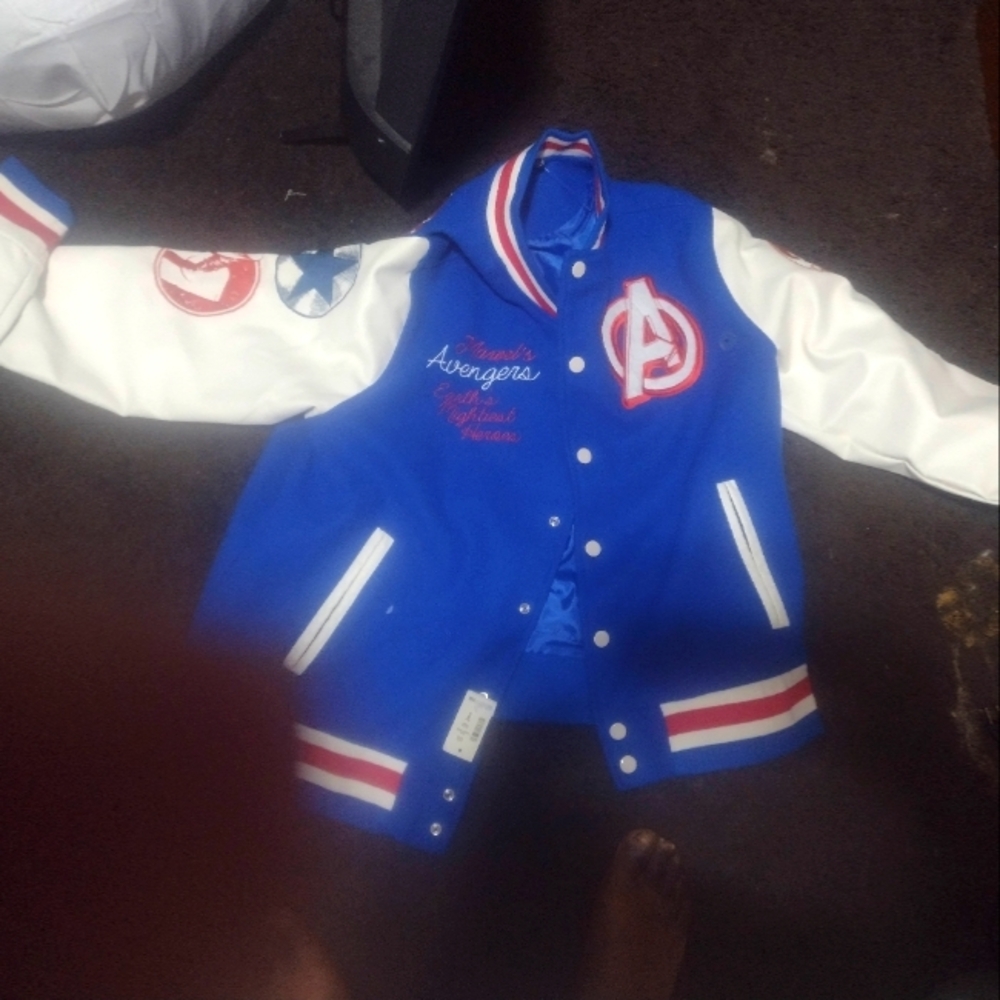 Men  men and ladies jackets arrived for tha clod weather.. top dog M the goat 🐐